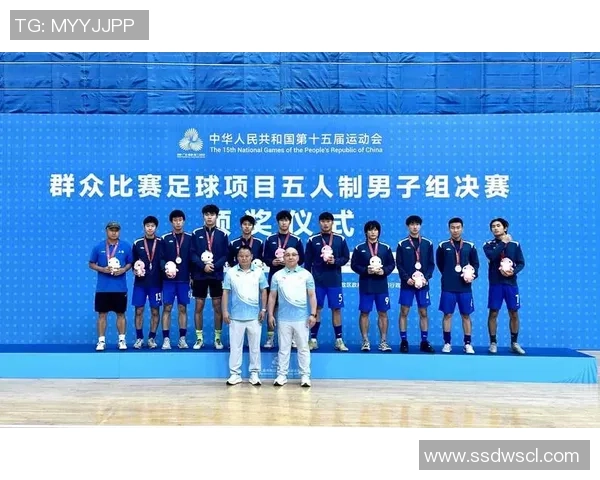 足球明星亲授技巧助力年轻球员提升踢球水平与比赛表现