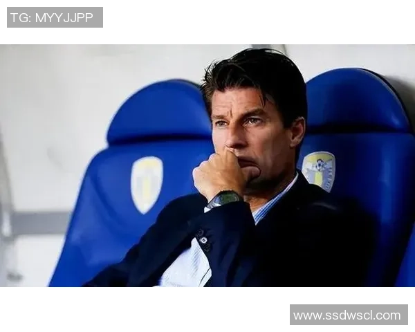 足球明星背后的故事与争议揭秘，光鲜亮丽背后不为人知的辛酸与挑战